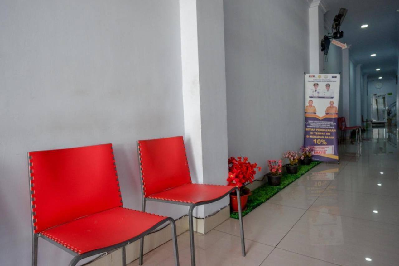 RedDoorz @ Hotel Bravo Pantai Kamali Bau Bau Baubau Exterior foto