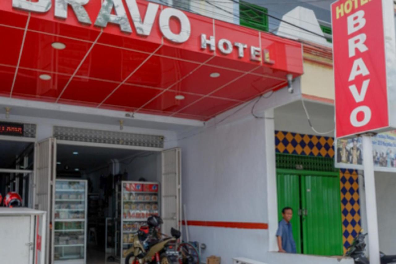RedDoorz @ Hotel Bravo Pantai Kamali Bau Bau Baubau Exterior foto