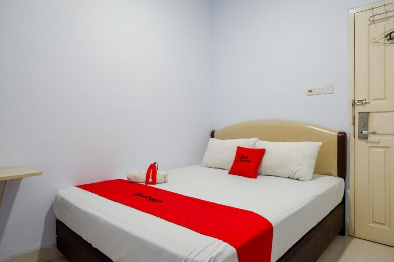 RedDoorz @ Hotel Bravo Pantai Kamali Bau Bau Baubau Exterior foto