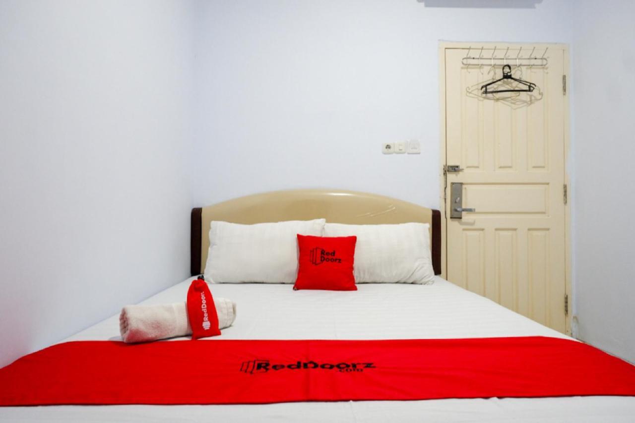 RedDoorz @ Hotel Bravo Pantai Kamali Bau Bau Baubau Exterior foto