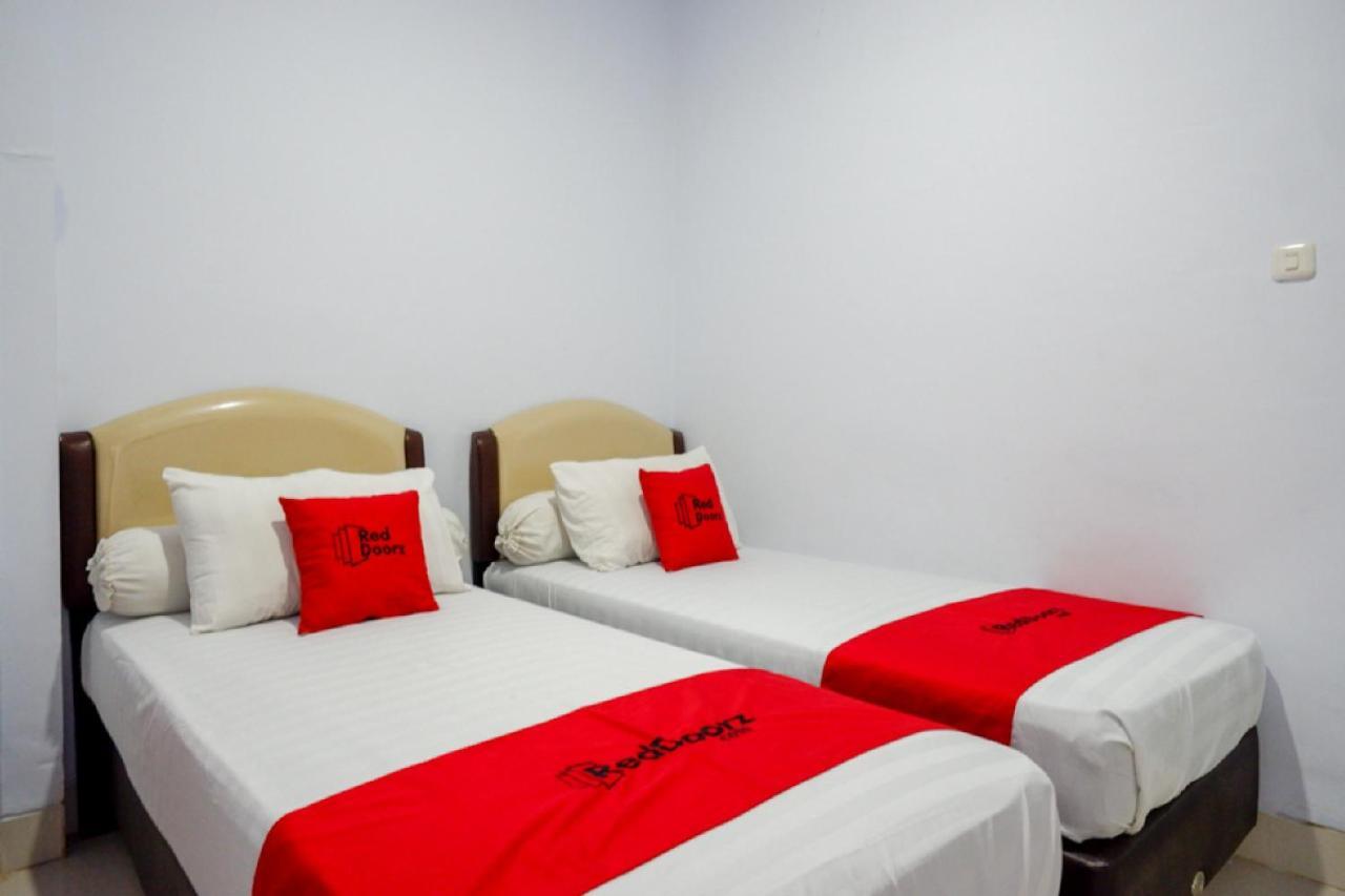 RedDoorz @ Hotel Bravo Pantai Kamali Bau Bau Baubau Exterior foto